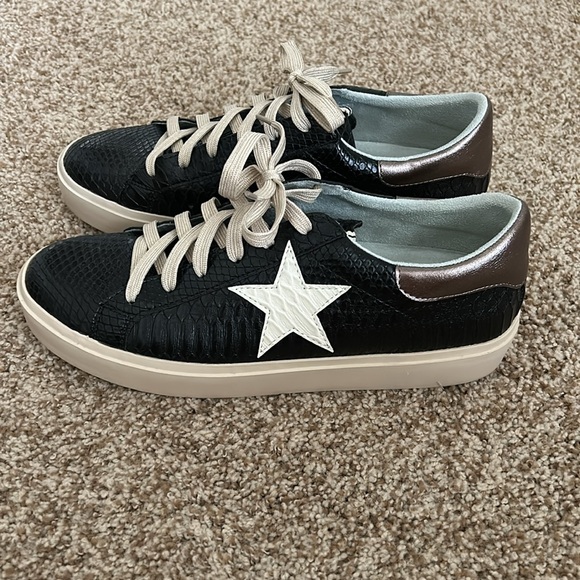 Shu shop Tennis Shoe - Picture 3 of 7